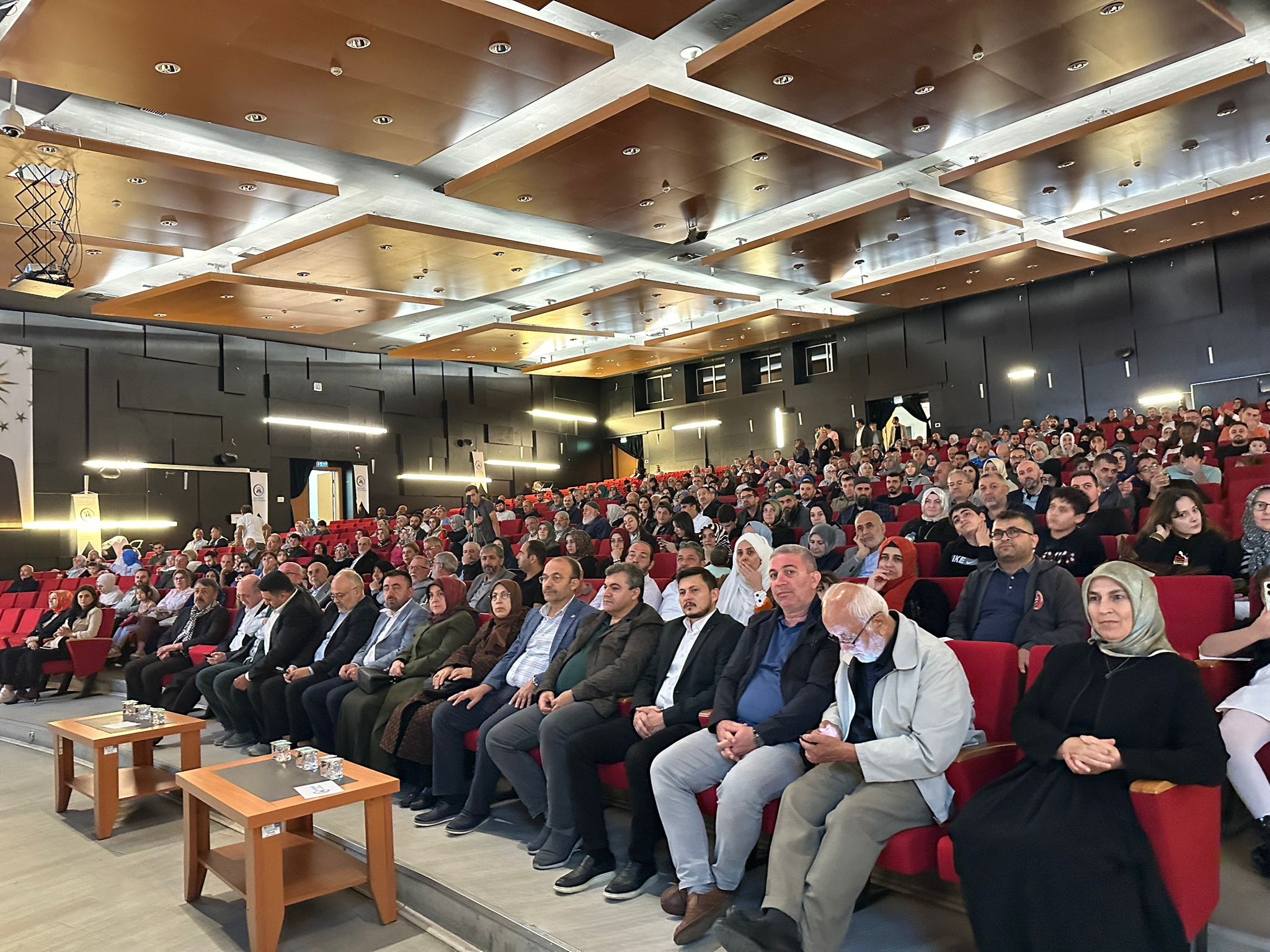 Toplumun yapı taşı aile: Kayseri’de bilinçlendirme konferansı düzenlendi